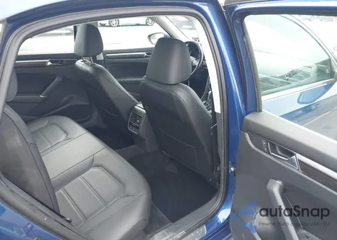 2017 Volkswagen Passat 1.8T Se z USA, uszkodzony, nr VIN 1VWGT7A3XHC078607